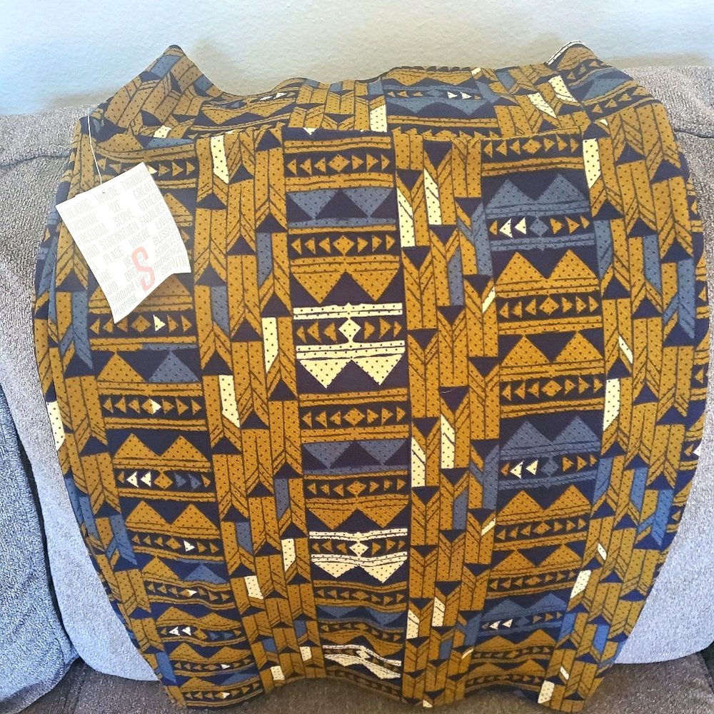 Small Lularoe Cassie skirt brand new with tags